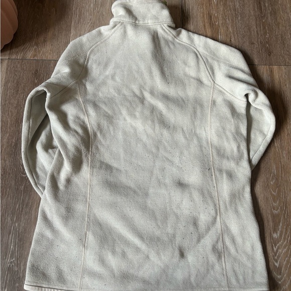 Patagonia Quarter Zip - Picture 2 of 5